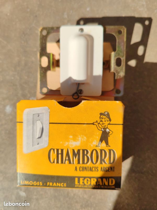 Interrupteur Double Allumage Legrand Chambord Avec Fusible Intégré, Couleur Blanc, Occasion état Correct
