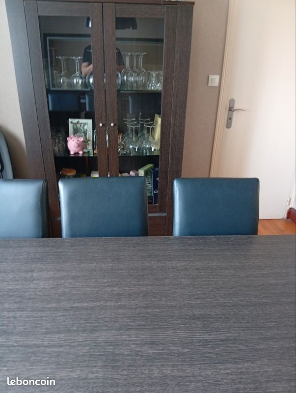 Table Salle a manger et 6 chaises à démonter et récupérer sur place (image 2)