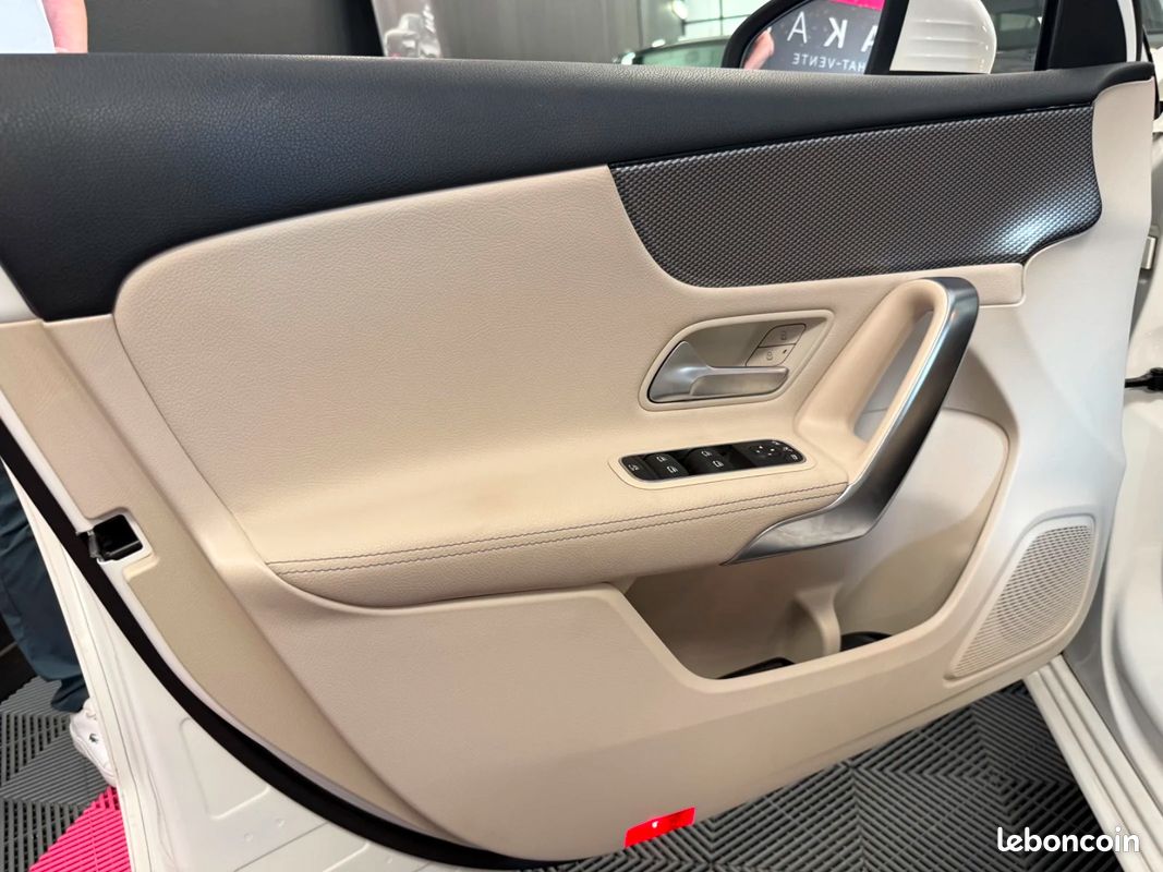 Mercedes-Benz CLASSE A Classe A 180 d 7G-DCT / APPLE CARPLAY / RÉGULATEUR / CAMÉRA / FAIBLE KM (image 39)