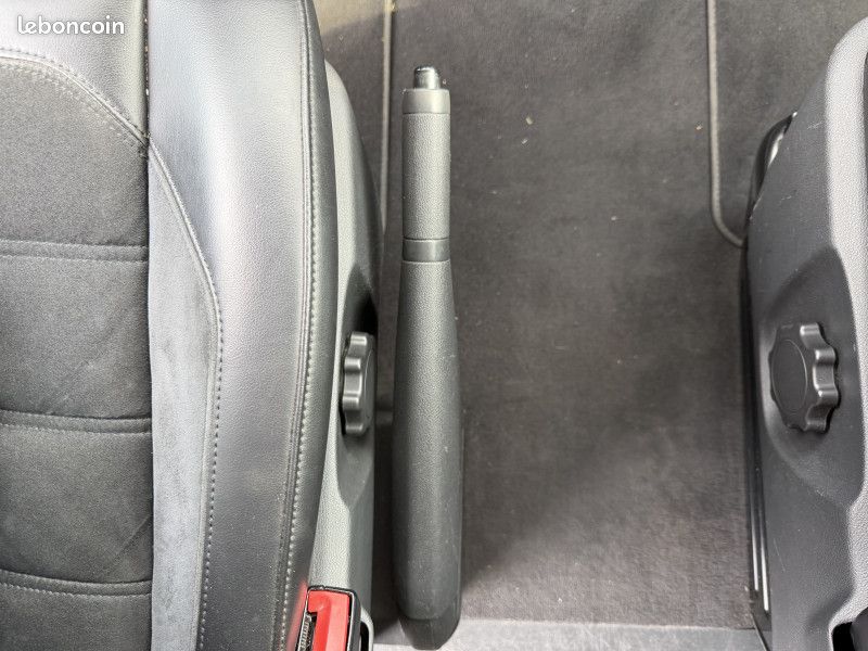 Volkswagen MULTIVAN 2.0 TDI 150CH BLUEMOTION TECHNOLOGY CARAT DSG7 COURT (image 19)