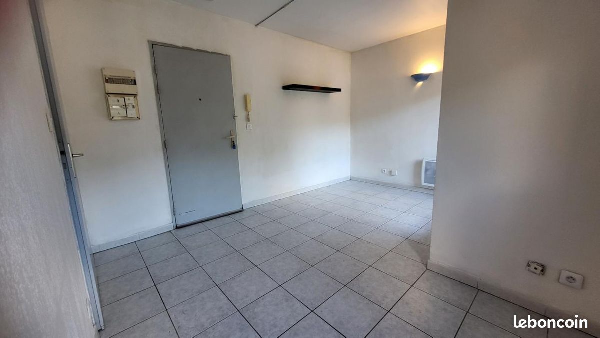 Appartement a louer salon-de-provence - 1 pièce(s) - 17 m2 - Surfyn