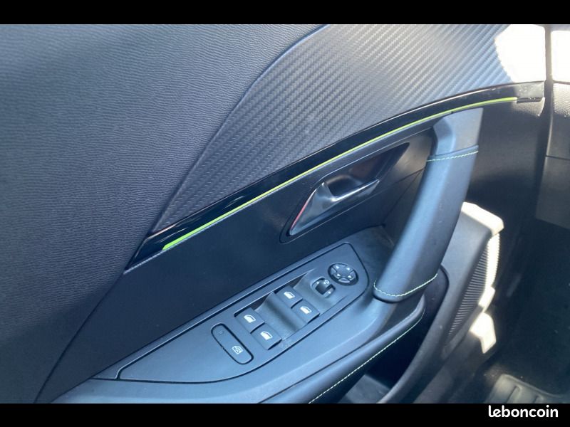 Peugeot 2008 PureTech 130 S&S BVM6 GT (image 26)
