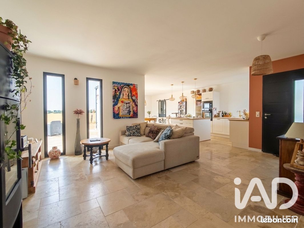 Maison 5 pièces 110 m² · à Saint-Sauveur-d'Aunis · 110 m² · 330 000 €