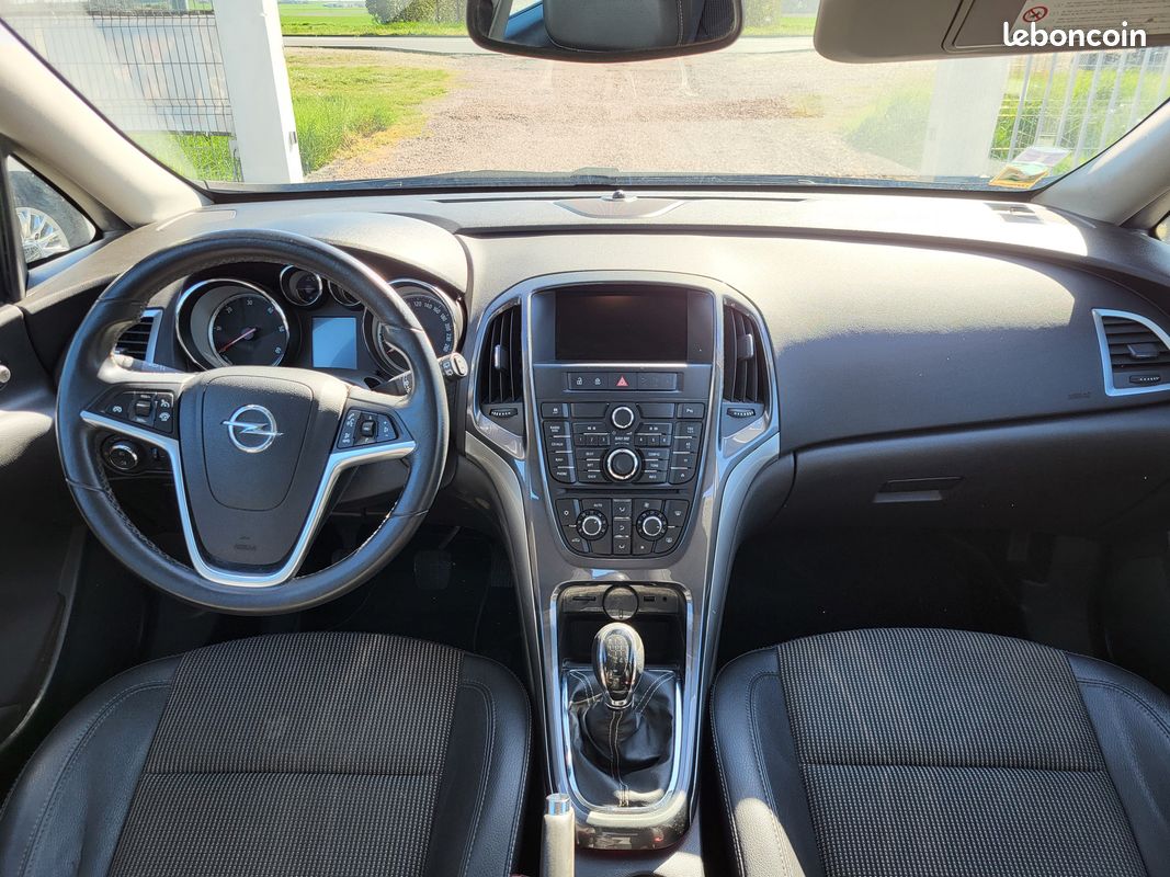 OPEL Astra 1.7 cdti 110cv "Pack Cosmo" (image 3)
