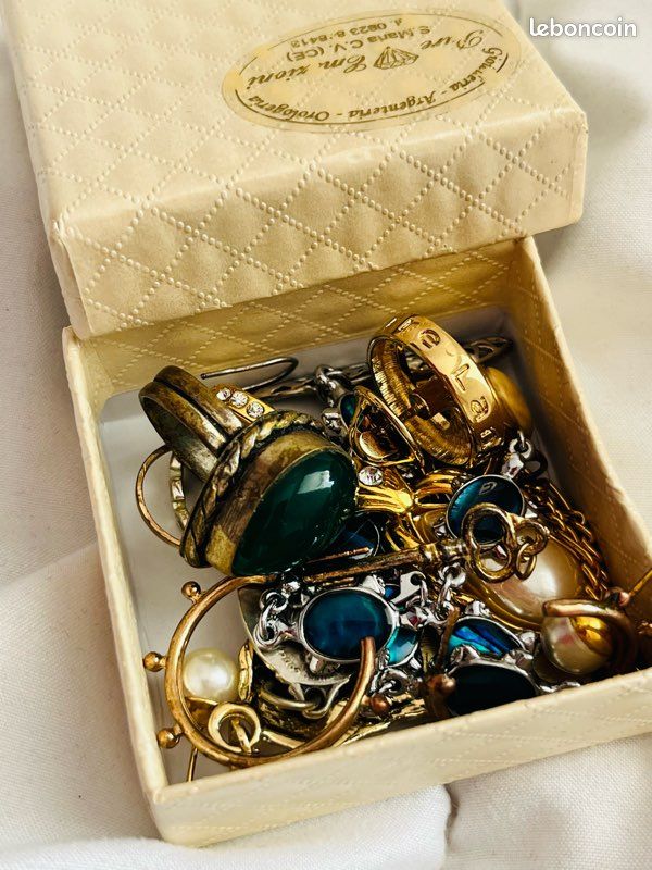 Lot de bijoux vintage (image 1)
