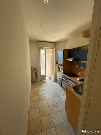 À seulement 2 minutes à pied de la Promenade des Anglais – Appartement avec balcon, parking et cave — 4
