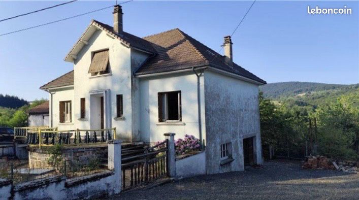 Maison 8 pièces 146 m² · à Lavoine · 146 m² · 136 000 €