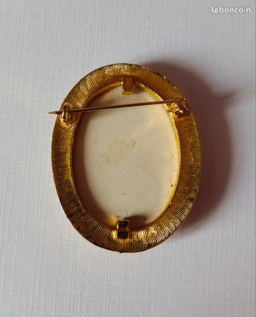 Broche Vintage En Porcelaine De Limoges – Scène Romantique Style Fragonard Multicolore