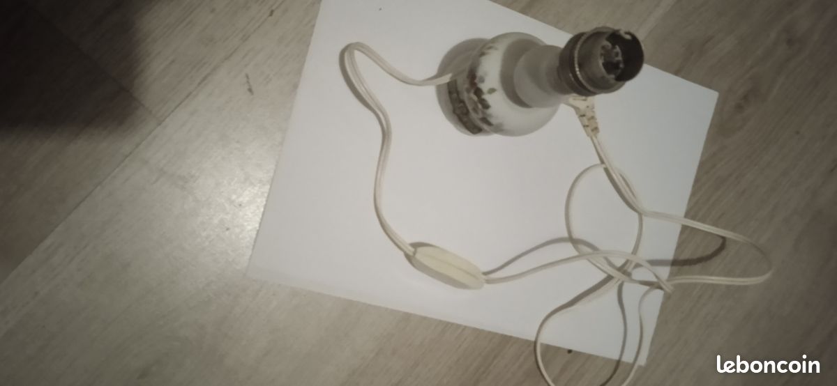 Petit pied de lampe en porcelaine (image 6)