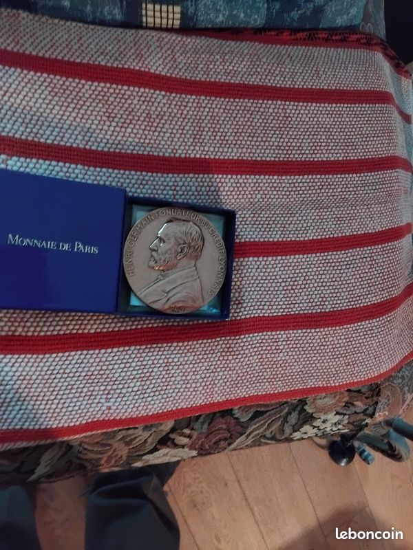 Médaille En Bronze Du Fondateur Du Crédit Lyonnais, Ancienne