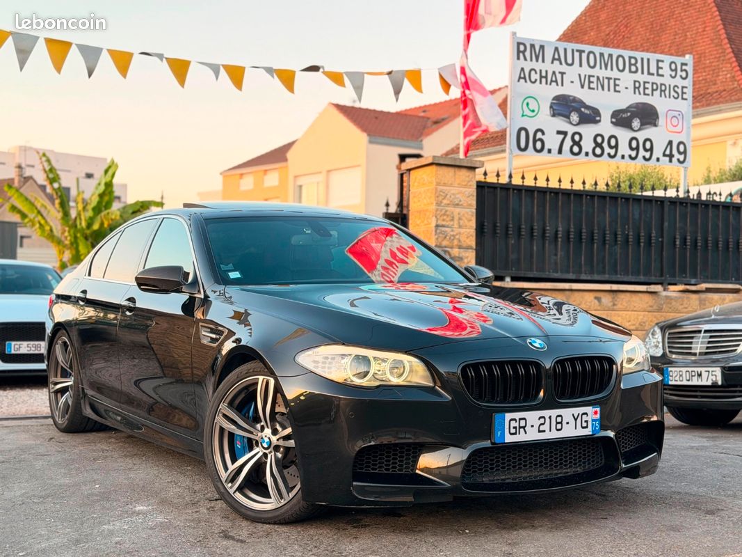 BMW M5 F10 4.4i V8 560 CV DKG7 - TOIT OUVRANT- CAMERA - CARPLAY- ÉCHAPPEMENT EISENMANN- REPRISE POSSIBLE GARANTIE 12 MOiS (image 2)