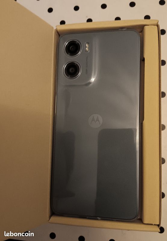 Téléphone portable Motorola e15 (image 2)