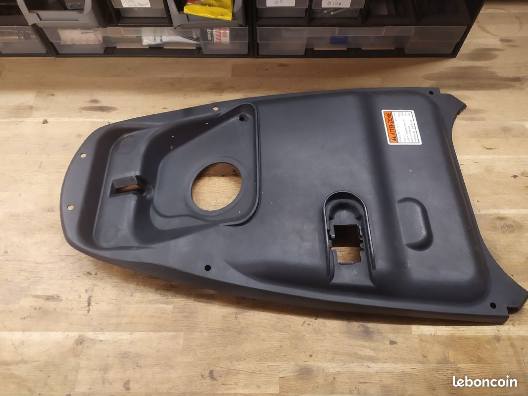 Cache réservoir Suzuki sixteen (image 2)