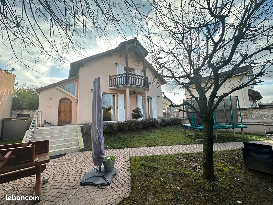 Maison 6 pièces 229 m² · à Saint-Maur-des-Fossés · 229 m² · 2 838 €
