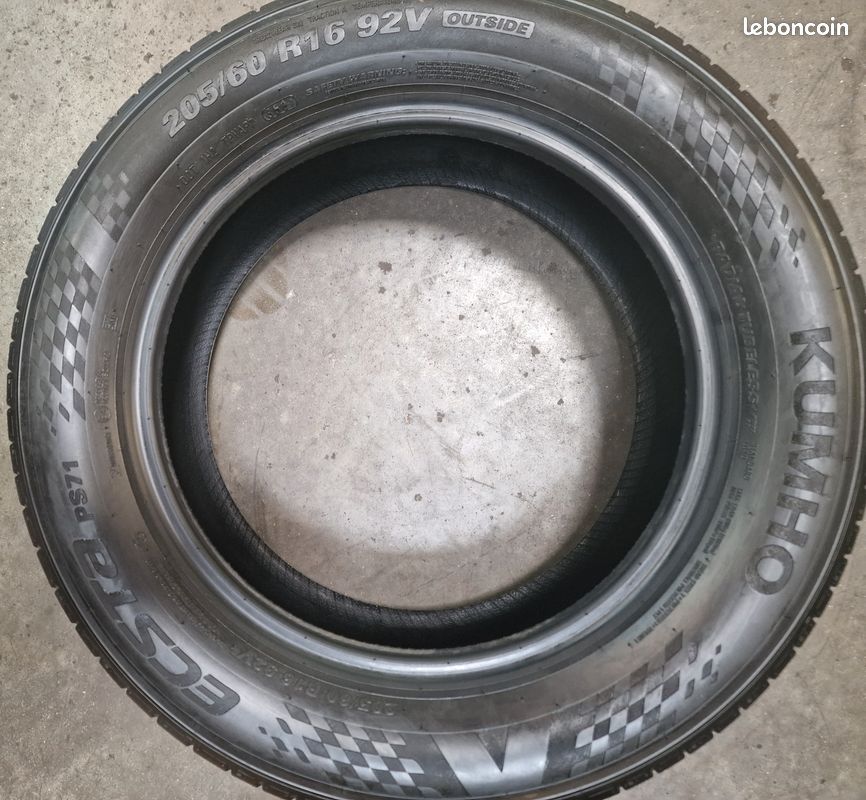 4 pneus 205 60 16 Kumho - Équipement auto
