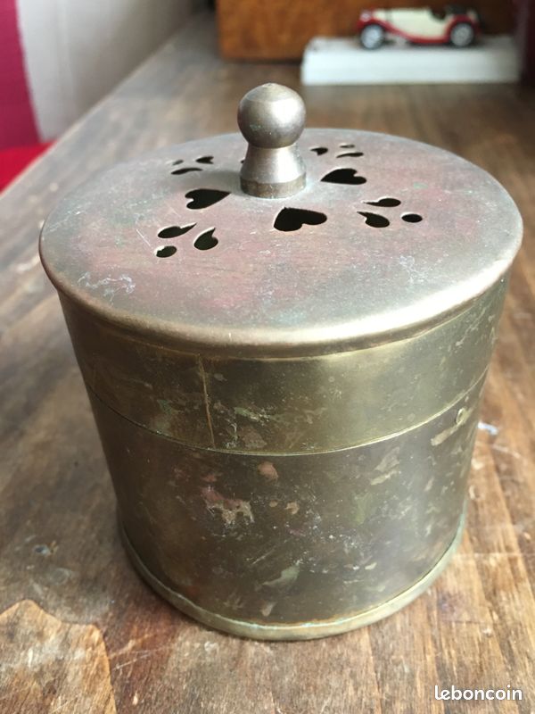 Boite en fer marocaine décorée (image 1)