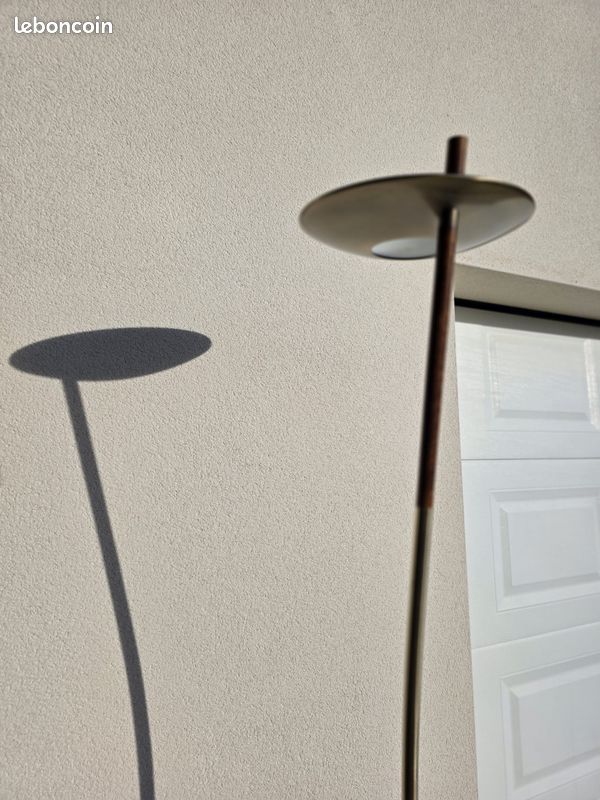Lampadaire design métal & bois – Élégance moderne (image 20)