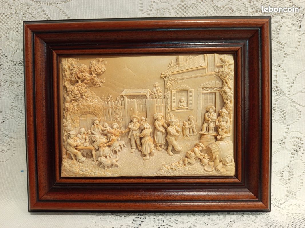Tableau tallé sur du marbre et pent sgné K DUCHENE noël 1977 à