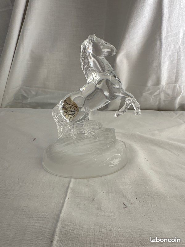 Cheval cabré en cristal (image 1)