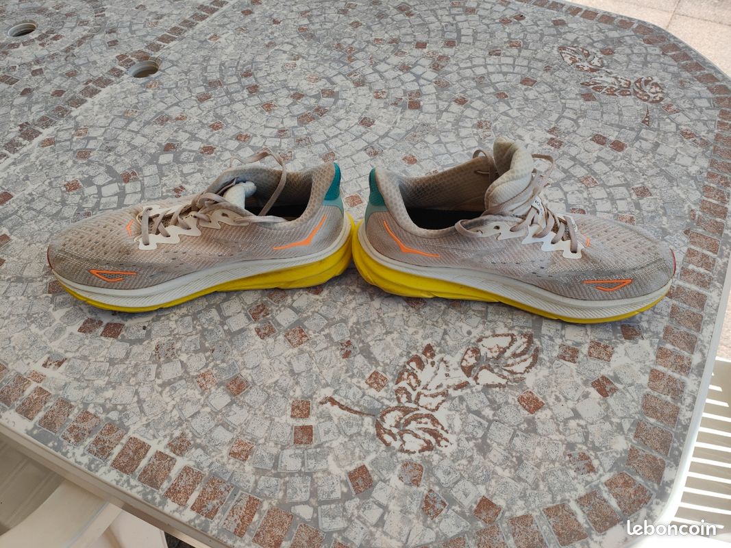 Hoka Clieton 9 taille 42 (image 2)