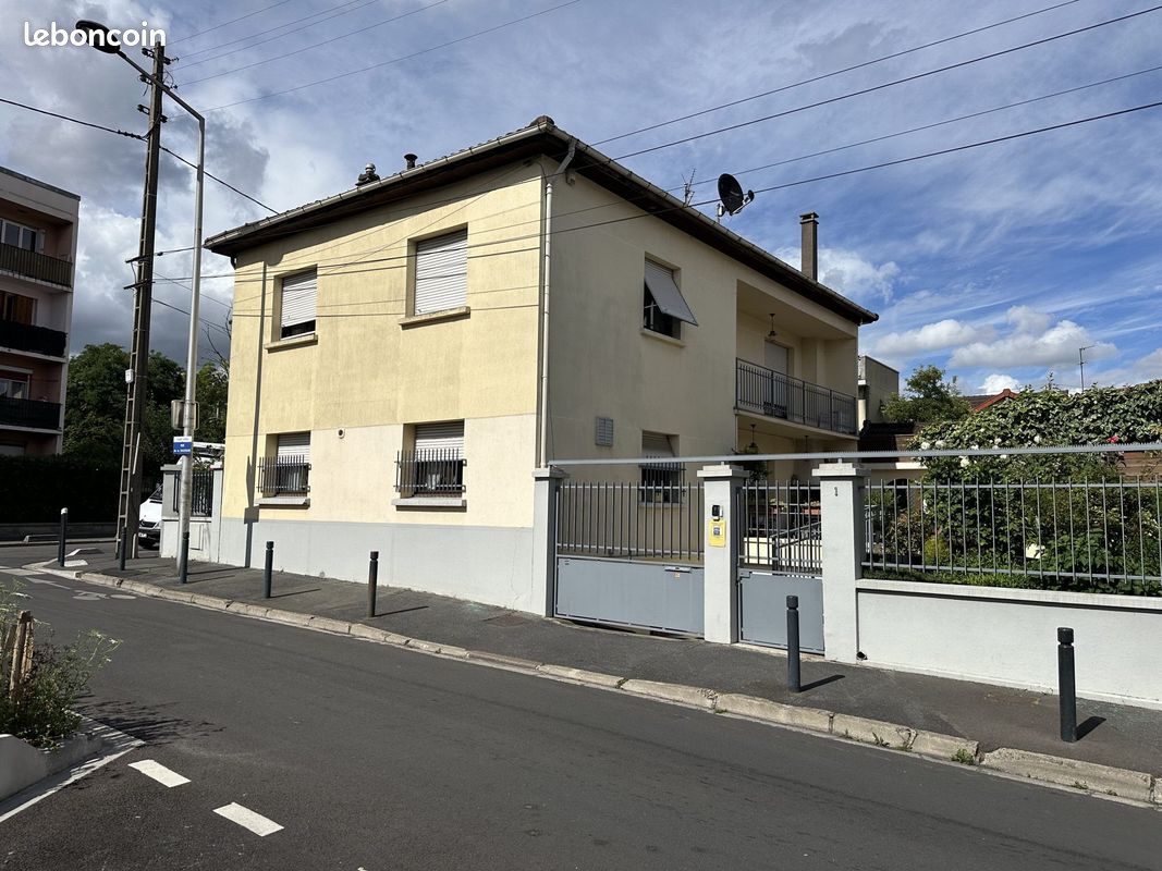 Maison 9 pièces 178 m² · à Saint-Denis · 178 m² · 442 000 €