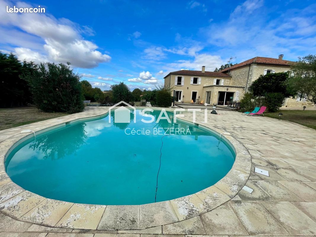 Maison 9 pièces 356 m² · à Larroque-Saint-Sernin · 356 m² · 650 000 €