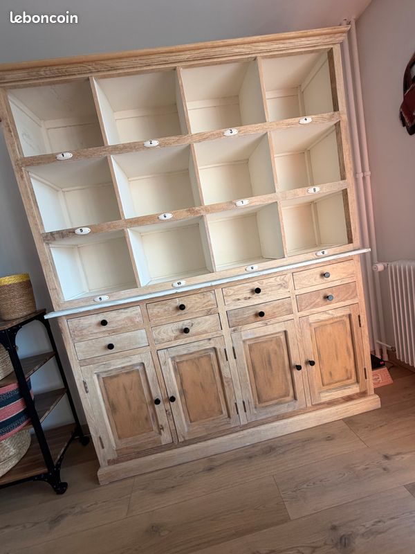 Buffet vaisselier ancien style basque – Bois massif sculpté – 2,53 m - Ameublement