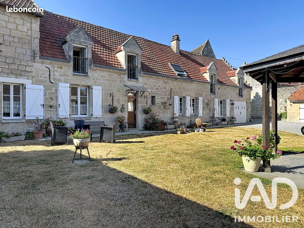 Maison 11 pièces 266 m² · à Crépy-en-Valois · 266 m² · 438 000 €