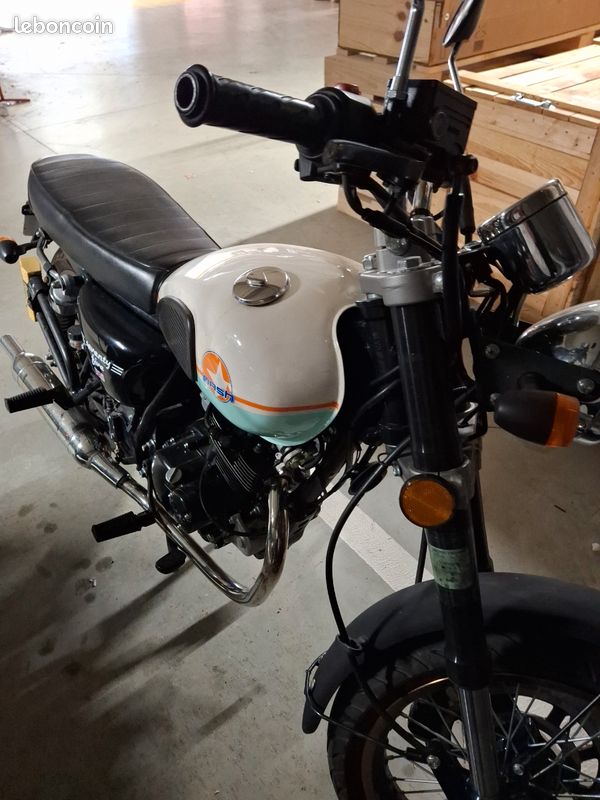 Moto Mash 125m3 Seventy Five avec Équipements (image 2)