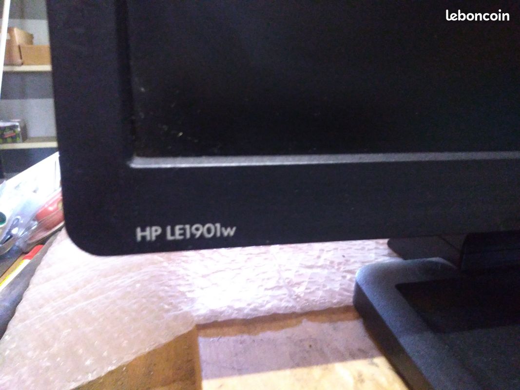 ECRAN PC LCD - HP LE1901w 19" (image 1)