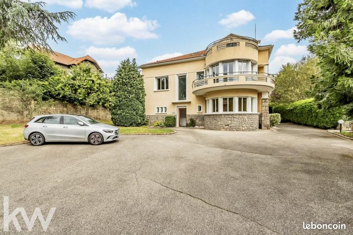 Maison 13 pièces 450 m²