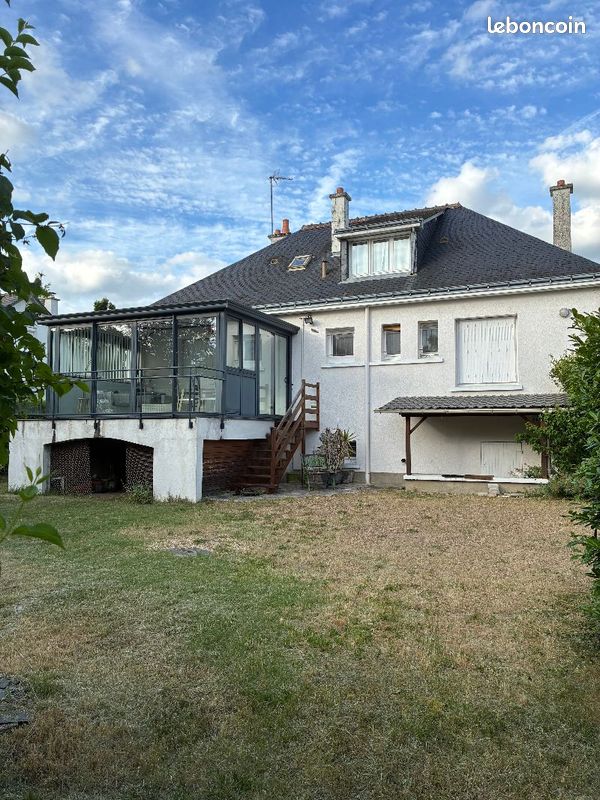 Maison 8 pièces 157 m² · à Montlouis-sur-Loire · 157 m² · 300 000 €