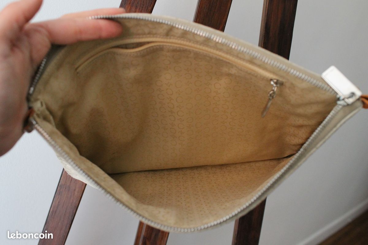 Céline pochette en daim motif Triomphe gris / camel (image 9)