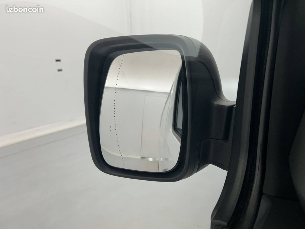 Renault trafic fgn l2h1 3000 kg blue dci 130 confort (image 25)