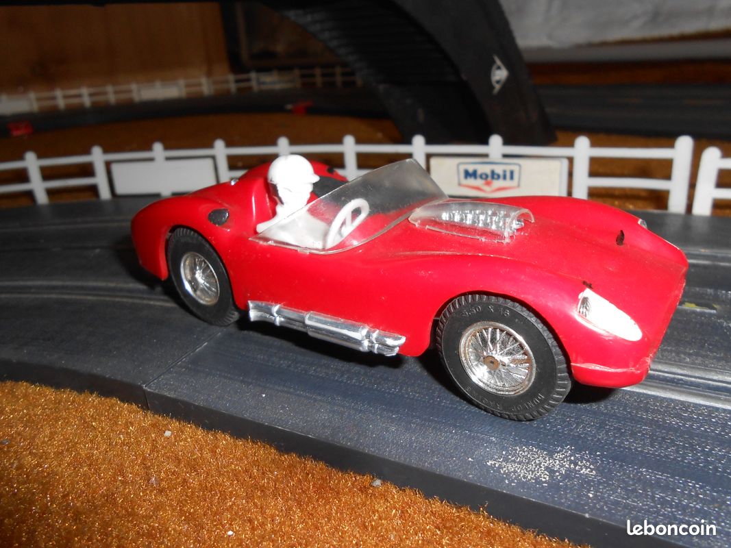 Circuit 24, Ferrari compétition avec sa boite (image 1)