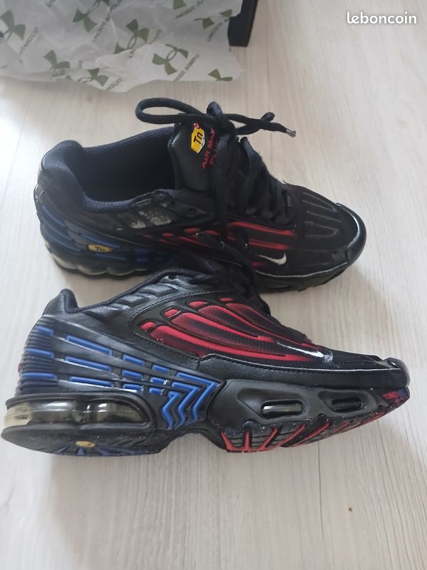 Paire de Nike Air Max Plus TN en taille 39, coloris noir / rouge / bleu (image 6)