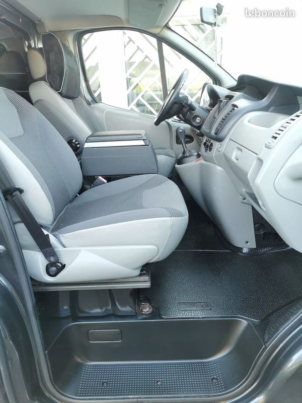 Opel vivaro 2.0 cdti 115 ch l2 h1 automatique 118000 km ( idem renault trafic , nissan primastar ...) (image 4)