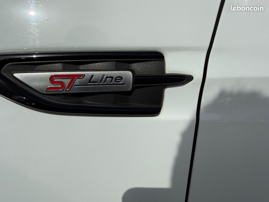 FORD KUGA 2.0 TDCi 150 SS 4x2 BVM6 ST-Line Black Silver / TOIT OUVRANT PANO / FULL ENTRETIEN (image 10)