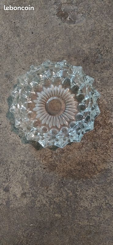 Cendrier en verre (image 1)