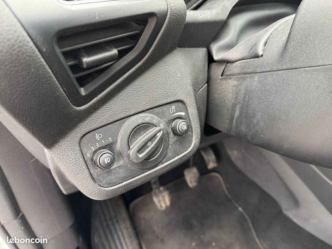 FORD C-MAX II 1.0 EcoBoost 125ch Stop&Start Titanium Régulateur Radar AR Bluetooth Garantie 12 mois (image 23)