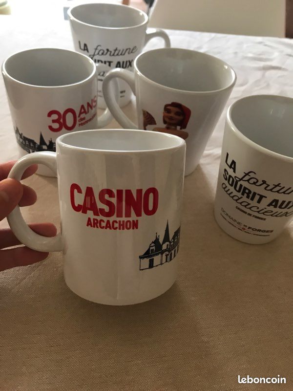 Lot de cinq mug /grandes tasses casino 💵 neuves (image 2)