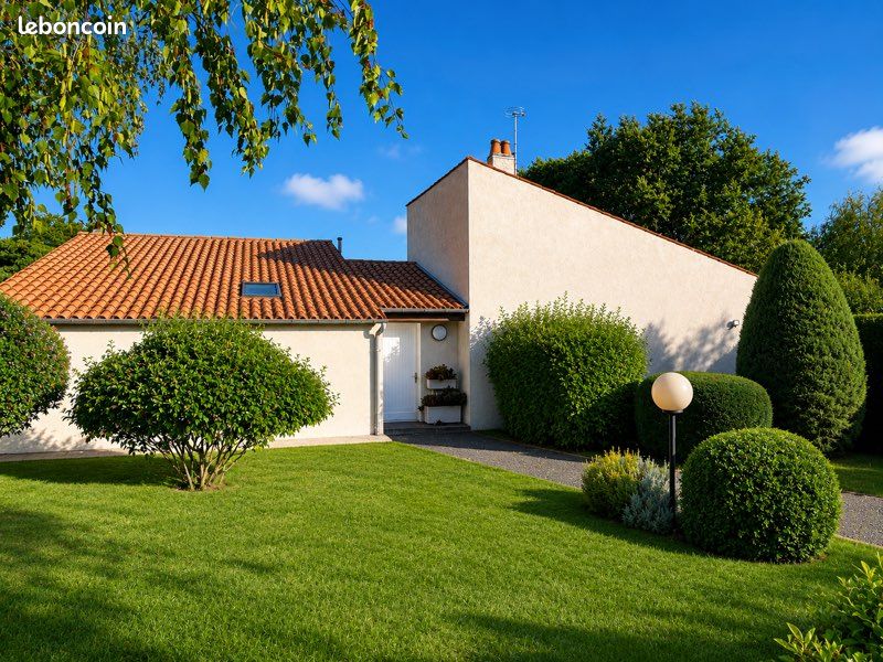 Maison 8 pièces 140 m² · à Pont-l'Abbé-d'Arnoult · 140 m² · 357 000 €