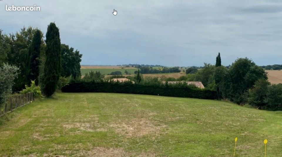 Terrain 900 m² · au Castéra · 62 000 €