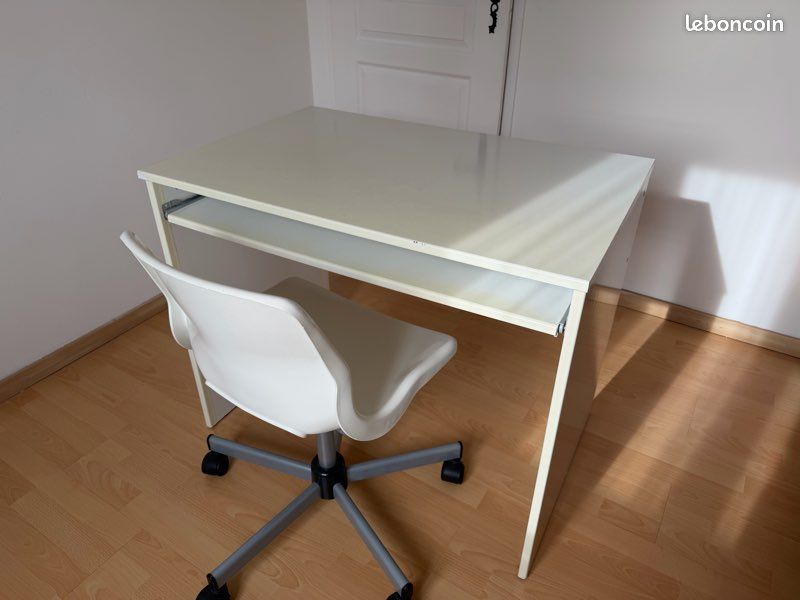 Bureau (image 1)