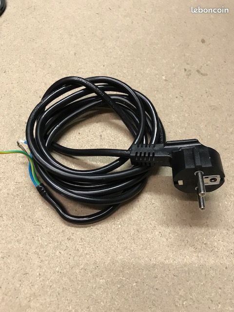 Cordon secteur 2p+T 3G1mm² ou 3G1.5mm² noir 2 mètres (image 2)
