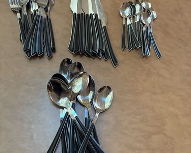 Lot De 48 Couverts Inox ......2139