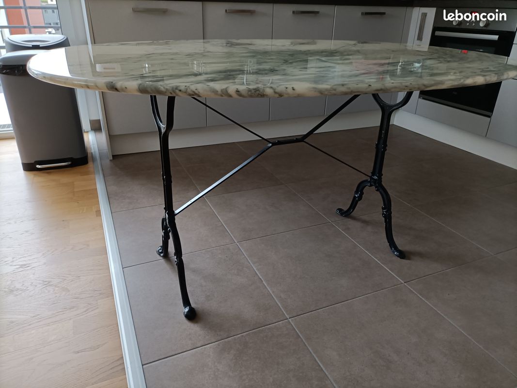 Grande table ovale en marbre (image 2)