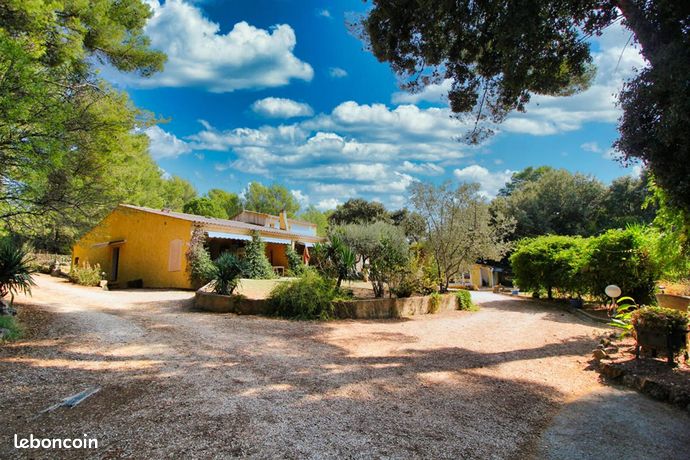 Villa 12 pièces 246 m²