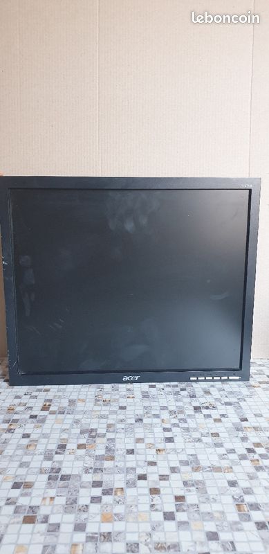 Écrans de PC à vendre (6 écrans, + 3 pieds) (image 6)