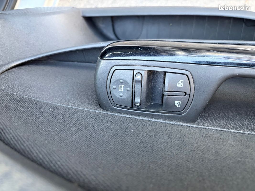 Opel Corsa CDTI COOLLINE 1 ÈRE MAIN SUIVIE D ENTRETIEN PAYÉ EN 3 FOIS (image 16)